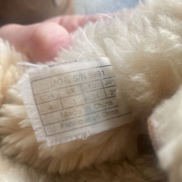 Kids UGGS Chestnut short boot - Picture 7 of 9